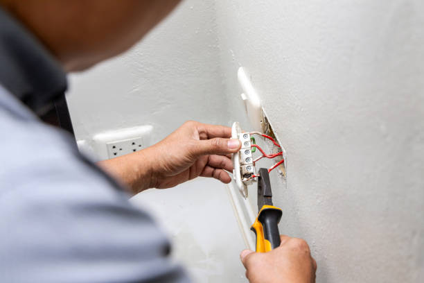 Best Circuit Breaker Repair  in Ellinwood, KS